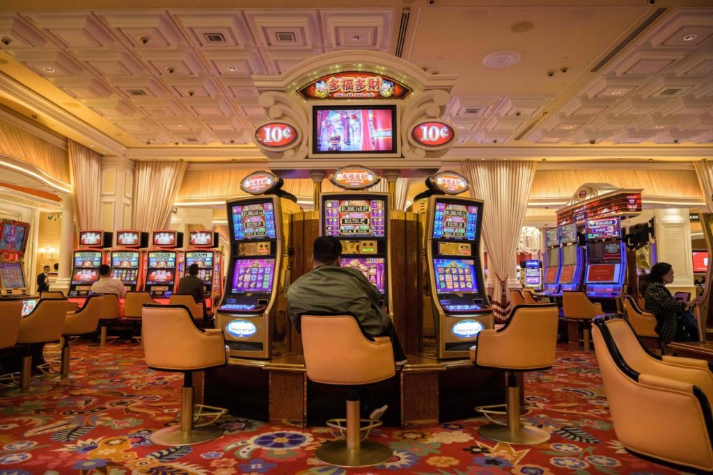 	
sports betting casino near me